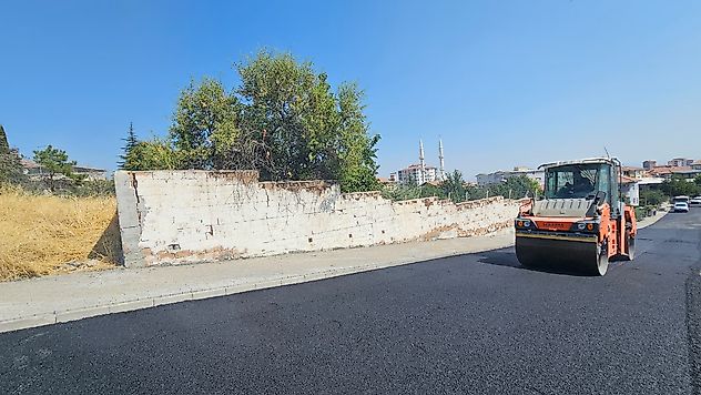 Battalgazi Belediyesi'nden Yol Hamlesi: Sıcak ve Sathi Asfalt Uygulaması