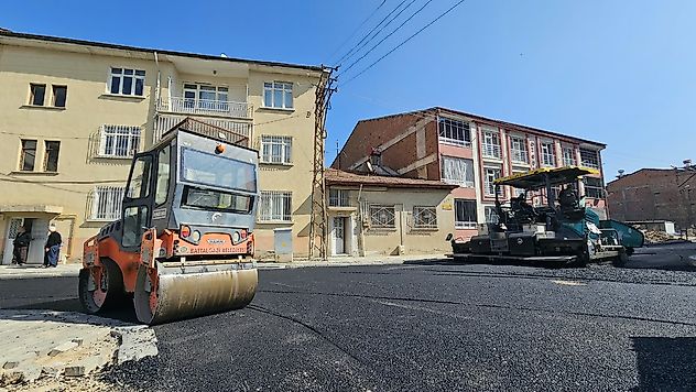 Battalgazi Belediyesi TOKİ Konutlarının Bağlantı Yollarını Asfaltladı