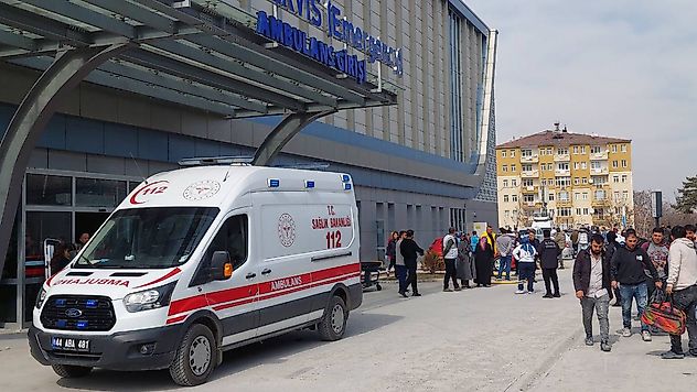 Battalgazi'de İki Araç Çarpıştı, 1 Kişi Hastaneye Kaldırıldı