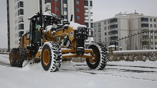 Battalgazi'de Karla Mücadele Ekipleri İş Başında