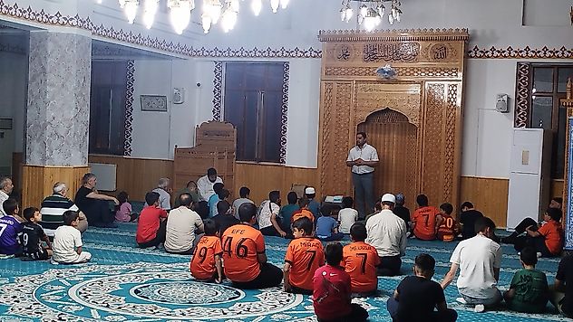 Battalgazi'de Kur'an Kursu Kapanışında Öğrencilere Forma ve Çiğ Köfte İkramı