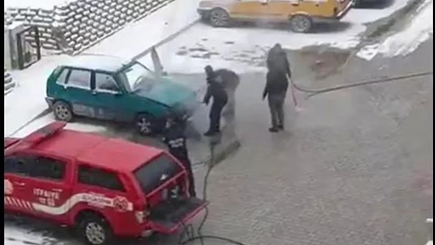 Battalgazi'de Park Halindeki Araçta Yangın Paniği