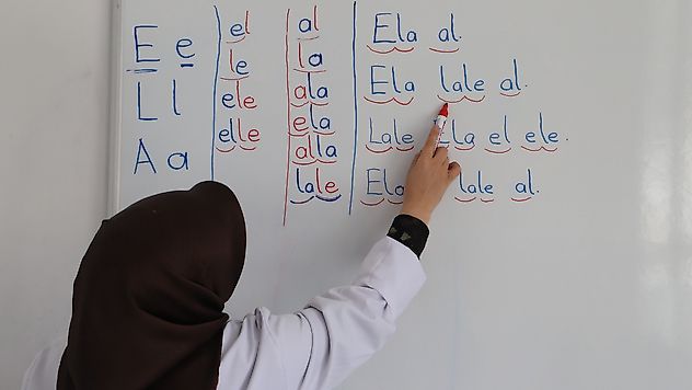 Battalgazi'de Yaşlı Vatandaşlara Okuma Yazma Desteği