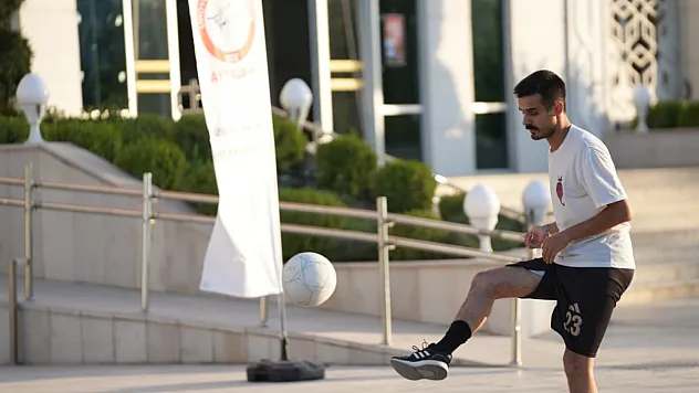 Battalgazi'de Zafer Bayramı Coşkusu: Karaman FK Ayak Tenisi Şampiyonu