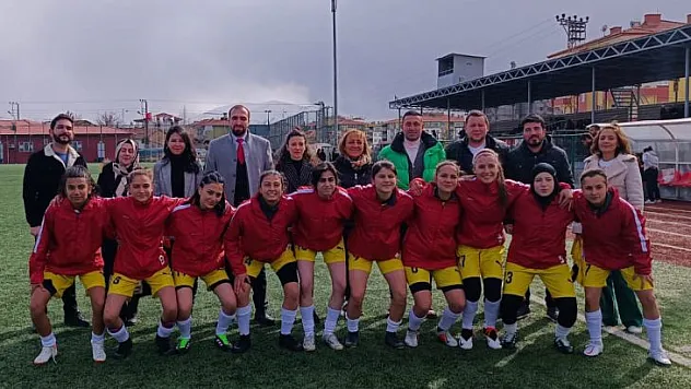 Bayanlar futbol ligi başladı.