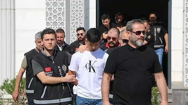 Bayğaralar' Çökertildi: 8 İlde Eş Zamanlı Baskın