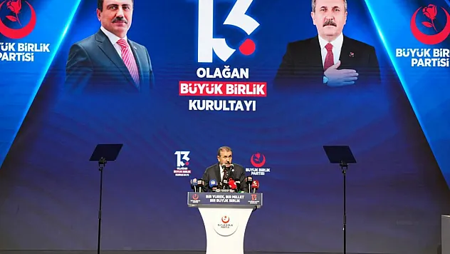 BBP Kurultayına Yoğun İlgi: Salon Taştı, Coşku Sokaklara Yansıdı