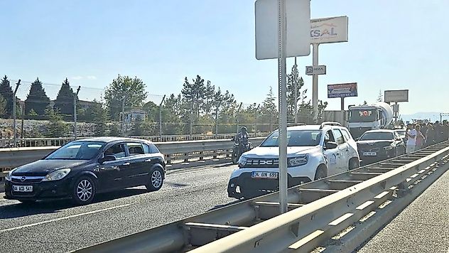 Beylerderesi Viyadüğü'nde Zincirleme Kaza: 1 Kişi Yaralandı