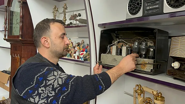 Bir Radyo ile Başlayan Tutku, Antika İşletmesine Dönüştü