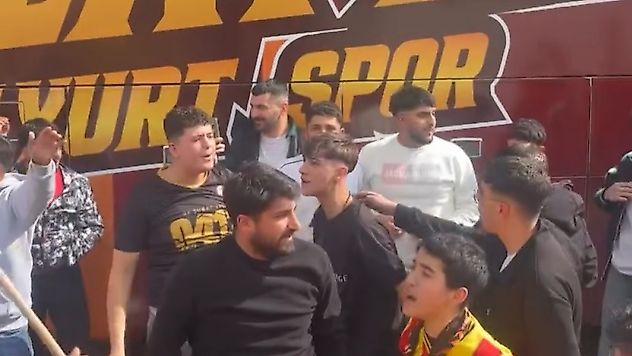 Bitlis Deplasmanında Pankart Krizi! Malatyalı Taraftarlara Biber Gazlı Müdahale