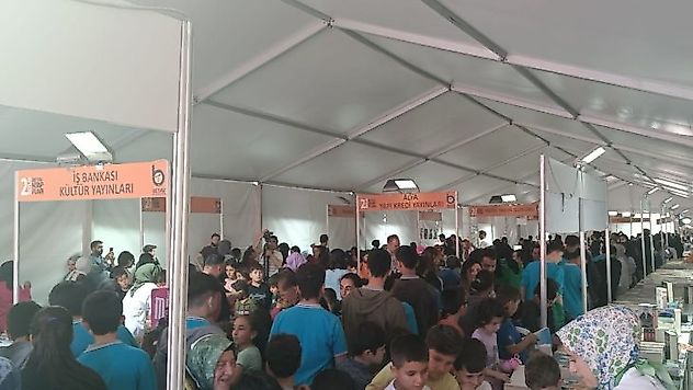 Bitlis Kitap Fuarı kapılarını kitapseverlere açtı