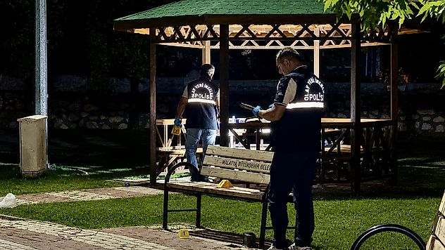 Bölge Parkı'nda Bıçaklı Kavga: 2 Kişi Hastaneye Kaldırıldı