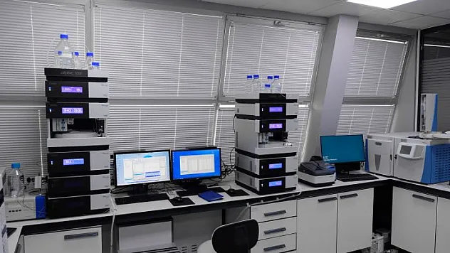 Bölgenin Tek Laboratuvarı Depreme Rağmen Hizmetlerine Devam Ediyor