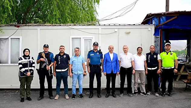 Büyükşehir Belediye Başkanı Sami Er Vatandaşlarla ve Görev Başındaki Personelle Bayramlaştı