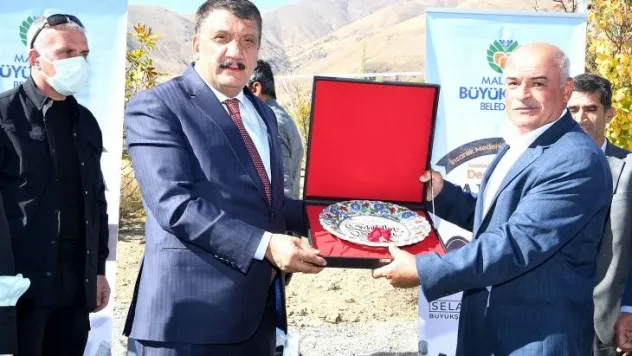 Büyükşehir Belediyesi 27 Kilometrelik Grup Yolundaki Çalışmalarını Tamamlandı