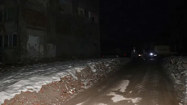 Büyükşehir Belediyesi Bağımsız Başkan Adayı Prof. Dr. Gezer, Aydınlatma Sorununa Dikkat Çekti