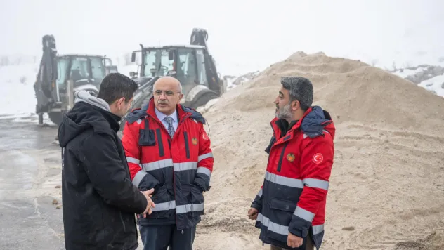 Büyükşehir Belediyesi Ekipleri  Karla Mücadelede 7/24 Sahada