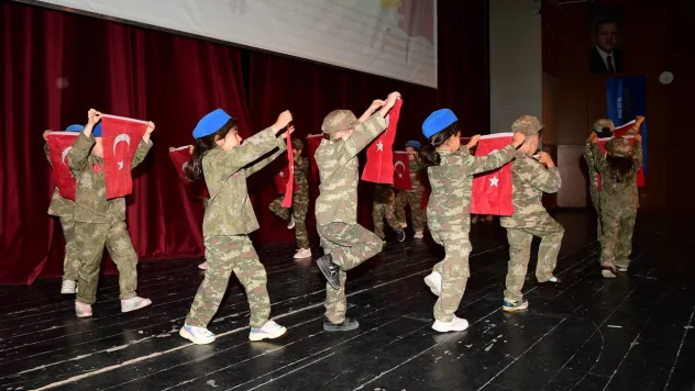Büyükşehir Belediyesi Nezaket Okulları Tarafından Yılsonu Etkinliği Düzenlendi