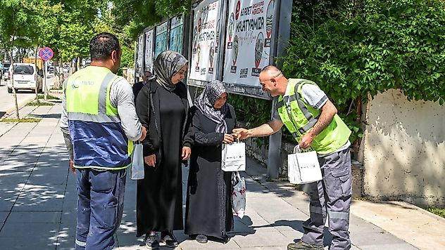 Büyükşehir Belediyesi Vatandaşlara Ücretsiz 20 Bin Fide Dağıttı