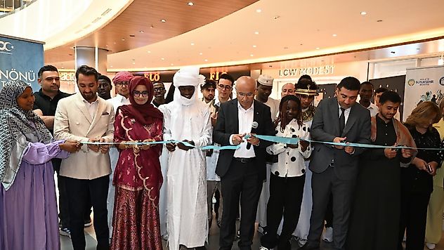 Büyükşehir'in Kurslarında Eğitim Alan Uluslararası Öğrencilerin Eserleri Sergilendi