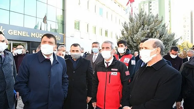 Büyükşehir Ve Kızılay'dan Esnafa 1 Milyonluk Gıda Yardımı