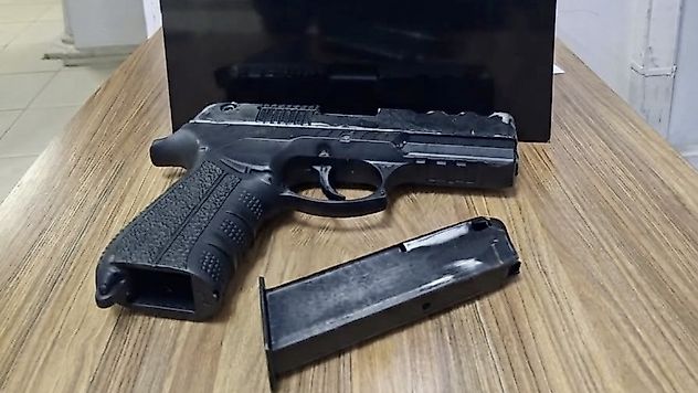 Çekici Üzerindeki Araca Tabancayla Ateş Etti, Ruhsatsız Silahla Yakalandı