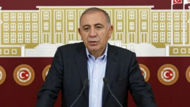 CHP'de kriz: Kayyım Gürsel Tekin'den Özgür Özel'e son uyarı