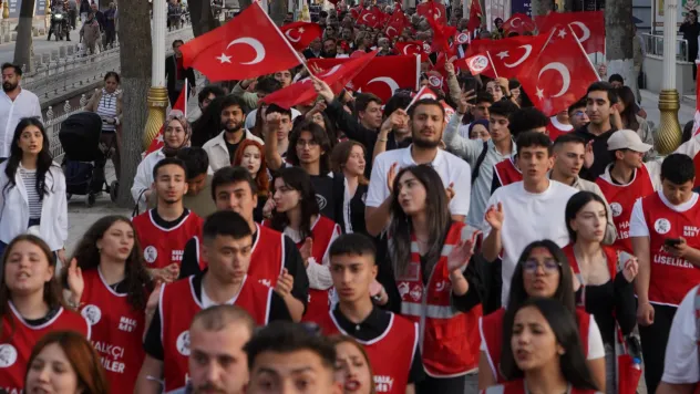 CHP'den 23 Nisan yürüyüşü