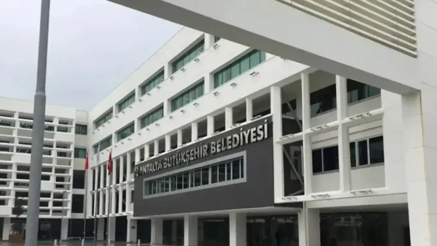 CHP'li Antalya Büyükşehir Belediyesi'ne 8. dalga rüşvet operasyonu: 8 gözaltı