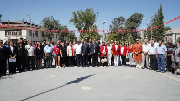 CHP Malatya İl Başkanlığı'ndan 30 Ağustos'un 103. Yılında Çelenk Sunumu