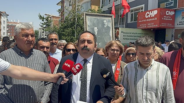 CHP Malatya İl Binası Önünde Protesto: Barış Yıldız'dan Yeni Yönetime Sert Tepki