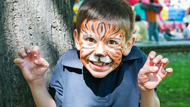 Çocuk Kozmetiğinde Endişe Verici Trend: Sosyal Medya Tehlikesi