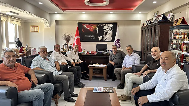 Cömertoğlu ve Meclis Üyeleri CHP'ye Veda Etti