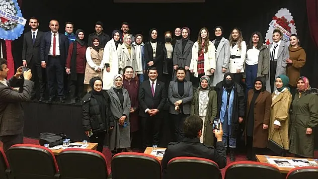 Cumhurbaşkanı Başdanışmanı Av. Ayşe Türkmenoğlu Malatya'da Gençlerle Buluştu