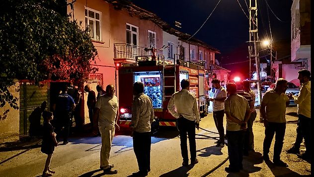 Cumhuriyet Mahallesi'nde Korkutan İhbar: Patlama Değil Yangın Çıktı