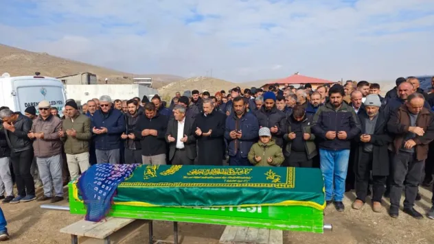 Darende'de Dağlık Alanda Ölü Bulunan Zeynep Turgut Toprağa Verildi