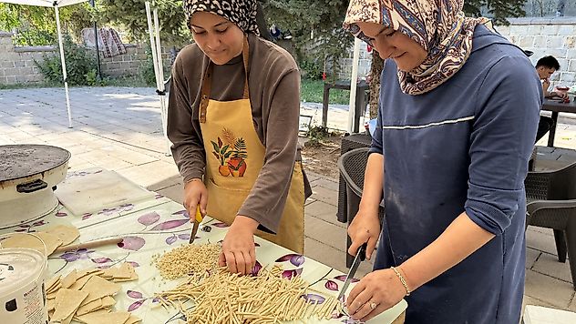 Darende'de Geleneksel Kış Lezzetleri İçin Yoğun Mesai