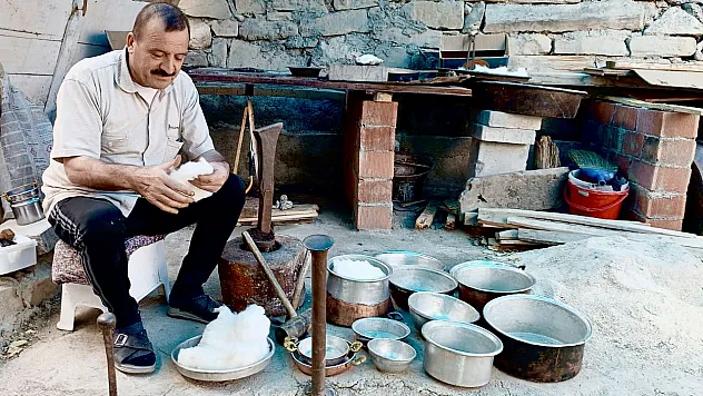 Darende'nin Son Kalaycısı Mesleğini Evinde Sürdürüyor