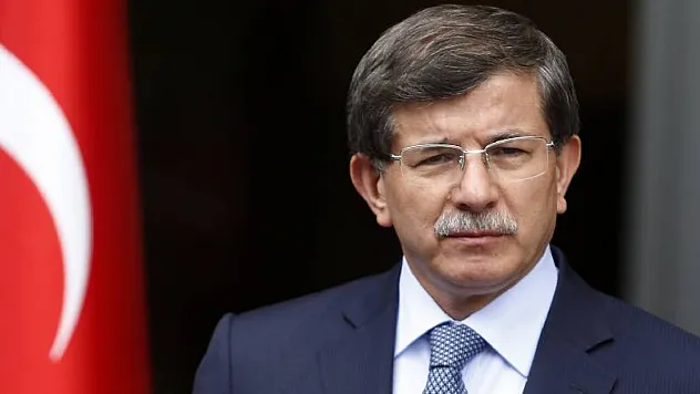 Davutoğlu: Bayrağa Saygısızlık Asla Karşılıksız Kalmamalı