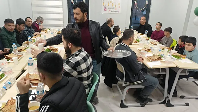 Dayanışma Sofrası: Görme Engellilerle İftar Buluşması
