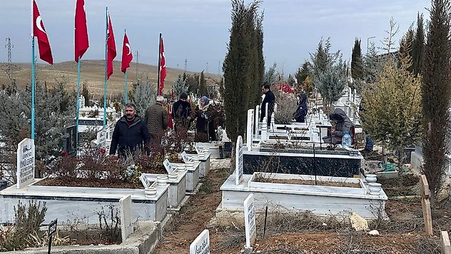 Deprem Şehitliği'nde Hüzünlü Anlar