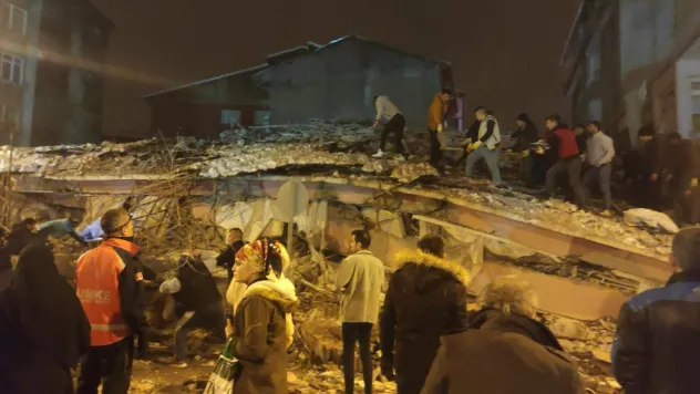 Deprem Yargılamasında Çarpıcı Hüküm: Müteahhit ve Fenni Mesule Tutuklama