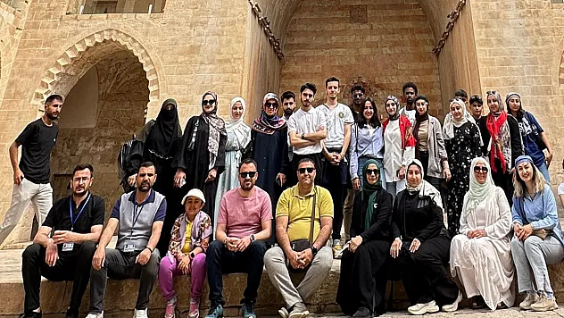 Depremzede gençler GAP turunda tarih ve kültürle buluştu