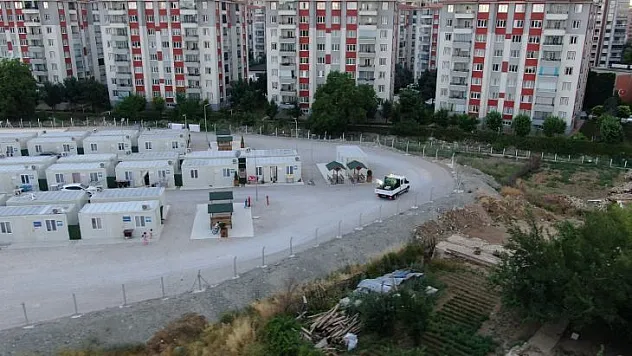 Depremzedelerin Kaldığı Konteyner Kentler Düzenli Olarak İlaçlanıyor