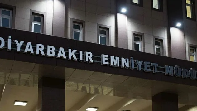 Diyarbakır'da Emniyet Önünde Patlayıcı Paniği