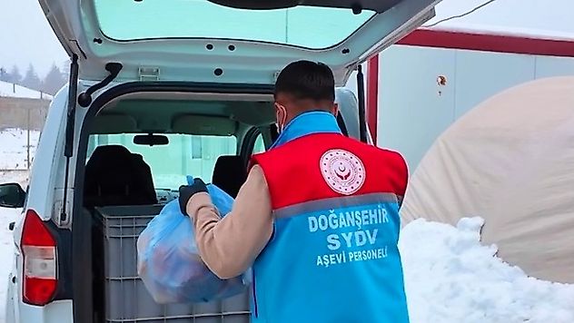 Doğanşehir'de 65 Yaş Üstü Vatandaşlara Her Gün Sıcak Yemek