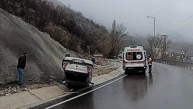 Doğanşehir'de Feci Kaza: Araç Ters Döndü, 5 Kişi Yaralandı