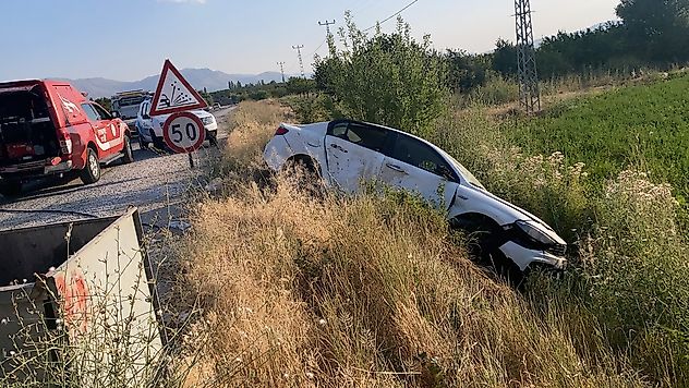 Doğanşehir'de Kamyonet ile Otomobil Çarpıştı: 3 Yaralı