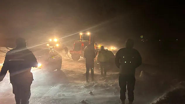 Doğanşehir'de Karla Mücadele Seferberliği: Yolda Kalanlar Ekiplerce Kurtarıldı