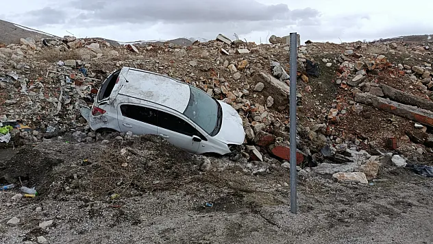 Doğanşehir'de Korkutan Kaza: Araç Takla Attı